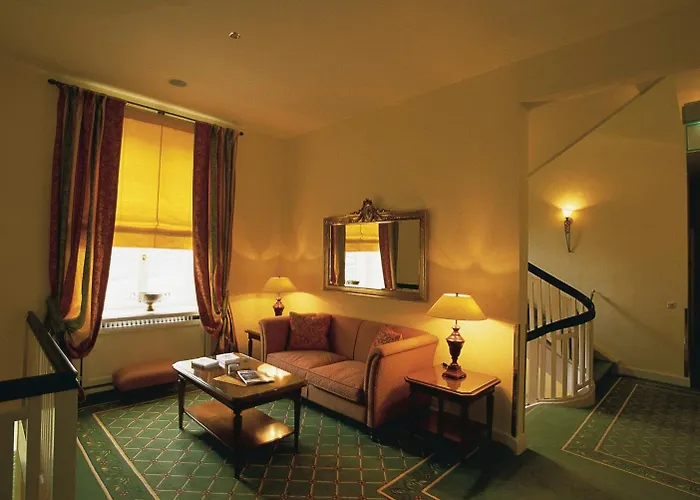 מלון Deidesheimer Hof 5*