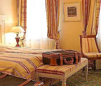 מלון Deidesheimer Hof 5*